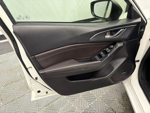 Used 2018 MAZDA MAZDA3 Grand Touring image 11