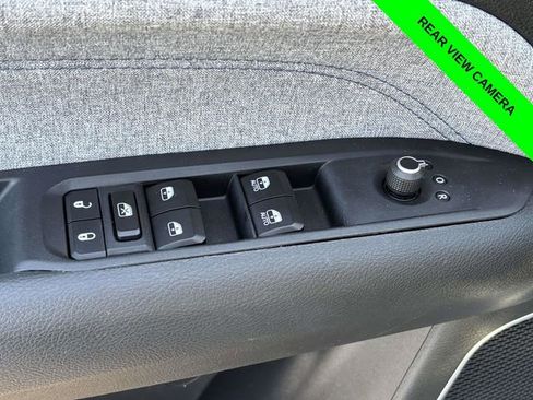 Used 2023 Jeep Compass Latitude image 10