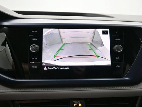 Used 2024 Volkswagen Taos SE FWD image 16