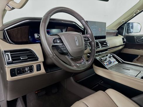 Used 2024 Lincoln Navigator Premiere AWD/4WD image 21