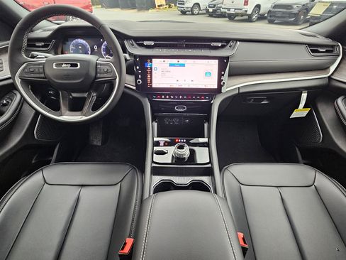 New 2026 Jeep Grand Cherokee Limited image 9