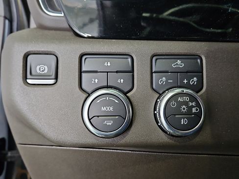 Used 2025 GMC Sierra 2500 SLE image 13