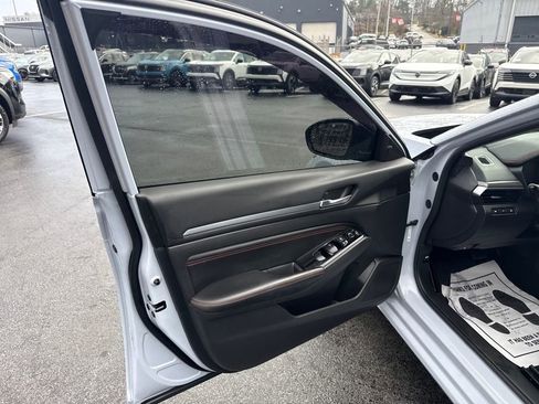 Used 2023 Nissan Altima 2.5 SR image 11