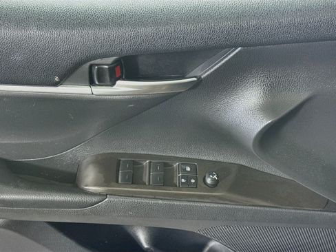 Used 2022 Toyota Camry SE FWD image 23