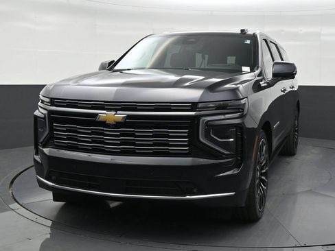 Used 2026 Chevrolet Suburban High Country AWD/4WD image 8