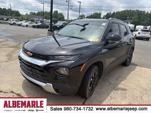 Used 2023 Chevrolet TrailBlazer LT w/ Convenience Package AWD/4WD image 1
