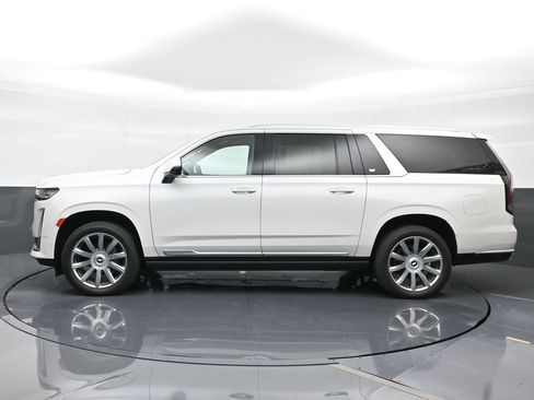 Certified 2023 Cadillac Escalade ESV Premium Luxury Platinum RWD image 3