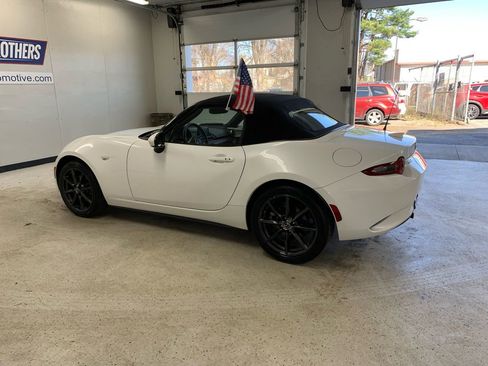 Used 2020 MAZDA MX-5 Miata Grand Touring image 3