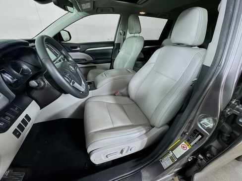 Used 2018 Toyota Highlander XLE FWD image 26