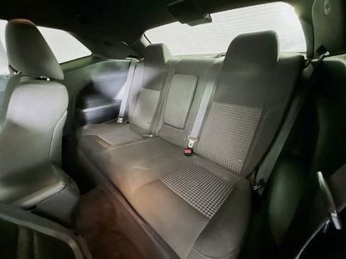 Used 2016 Dodge Challenger SXT image 20