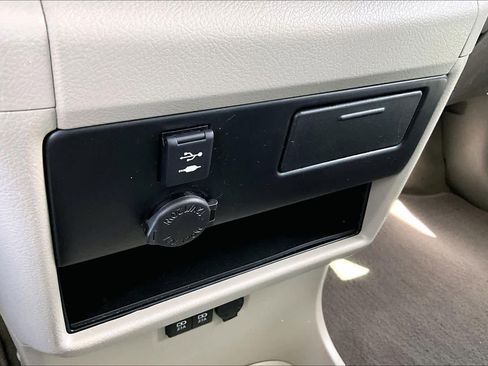 Used 2018 Toyota Sienna L image 30