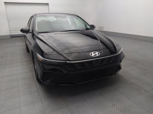 Used 2025 Hyundai Elantra SE FWD image 14
