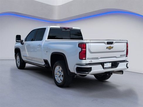 Used 2024 Chevrolet Silverado 2500 High Country w/ High Country Premium Package AWD/4WD image 3