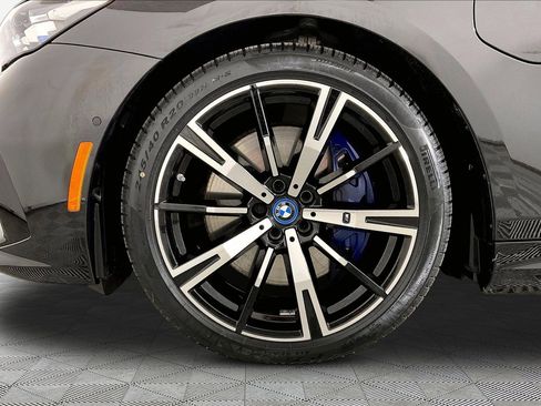 Certified 2025 BMW 550e xDrive w/ Premium Package image 13