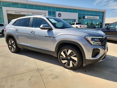 Certified 2025 Volkswagen Atlas Cross Sport SE FWD image 8