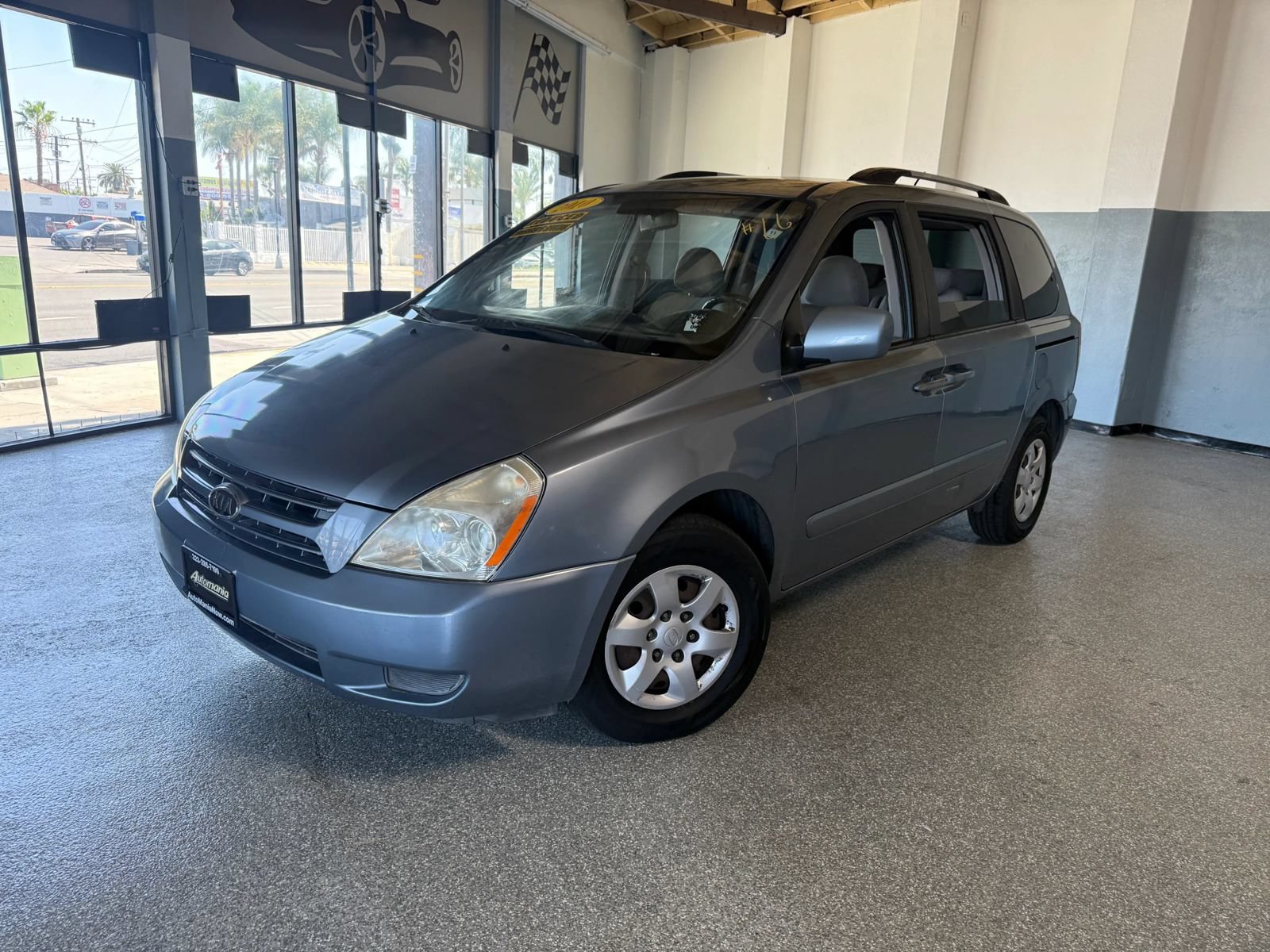Used 2010 Kia Sedona FWD image 3