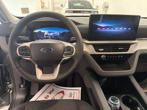 New 2026 Ford Explorer Active RWD image 15