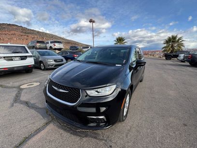 Certified 2024 Chrysler Pacifica Touring-L