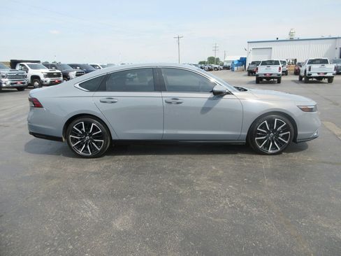 Used 2025 Honda Accord Touring image 4