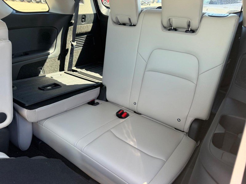 Used 2025 Nissan Pathfinder SL w/ SL Premium Package AWD/4WD image 8