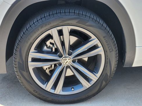 Used 2022 Volkswagen Atlas Cross Sport SEL R-Line AWD/4WD image 16