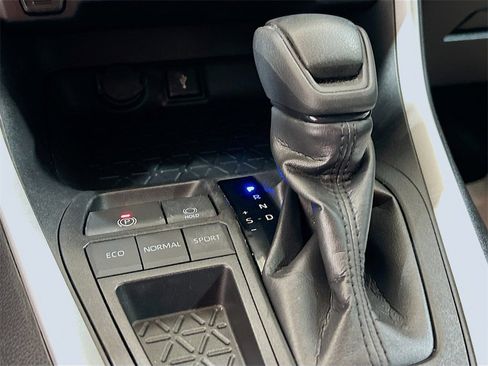 Used 2021 Toyota RAV4 XLE image 14