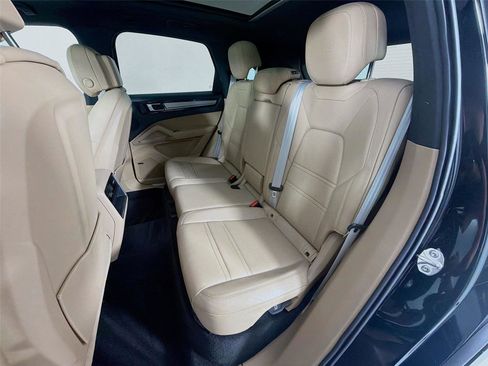 Used 2023 Porsche Cayenne Platinum Edition AWD/4WD image 21