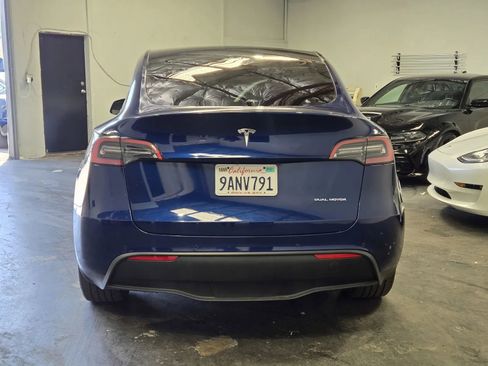 Used 2022 Tesla Model Y Long Range AWD/4WD image 3