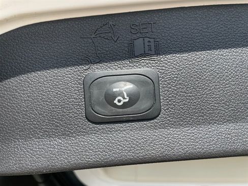 Used 2017 Ford Escape SE w/ SE Leather Comfort Package FWD image 24