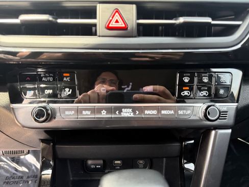 Used 2024 Kia Seltos S AWD/4WD image 16