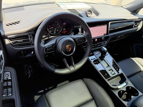 Used 2026 Porsche Macan AWD/4WD image 4
