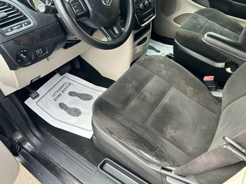 Used 2016 Dodge Grand Caravan SE image 10
