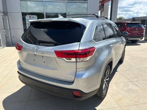 Used 2018 Toyota Highlander XLE AWD/4WD image 7