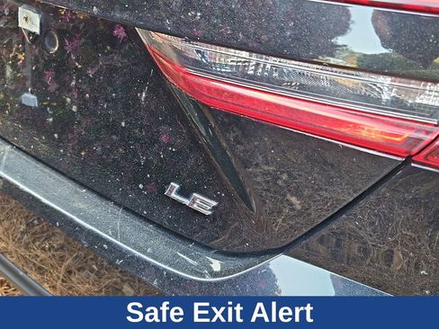 Used 2025 Toyota Camry LE image 5