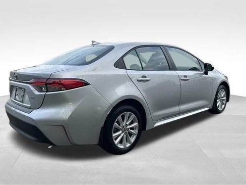 Used 2024 Toyota Corolla LE w/ LE Convenience Package FWD image 9