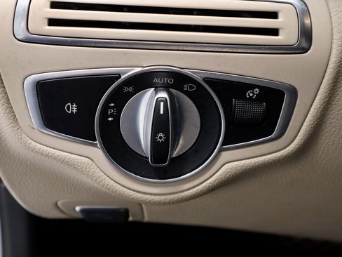 Used 2021 Mercedes-Benz C 300 4MATIC Sedan image 29