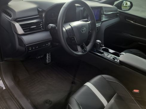 Used 2025 Toyota Camry SE FWD image 18