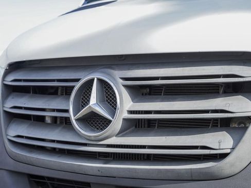 Used 2019 Mercedes-Benz Sprinter 144 Cargo image 10