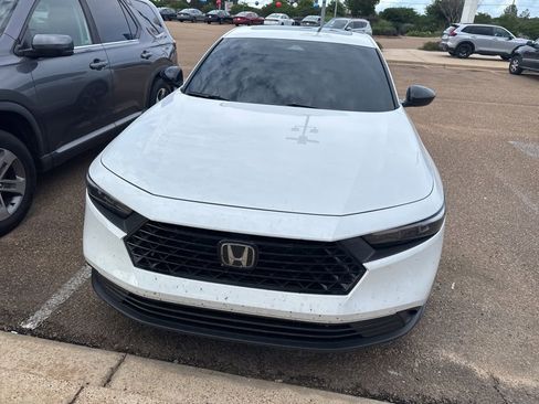 Used 2025 Honda Accord Sport image 2