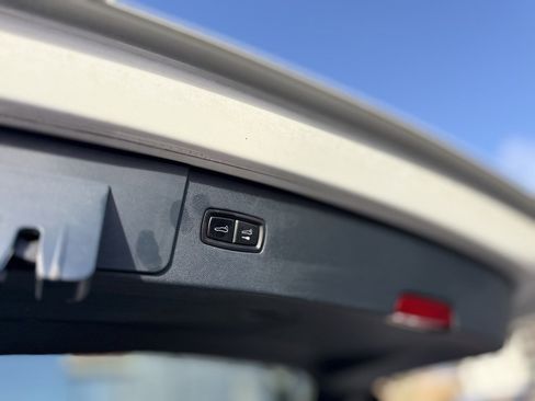 Used 2020 Porsche Cayenne AWD image 39