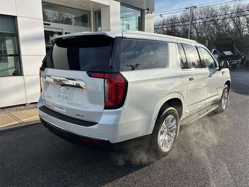 Used 2023 GMC Yukon XL SLT w/ SLT Luxury Package image 3