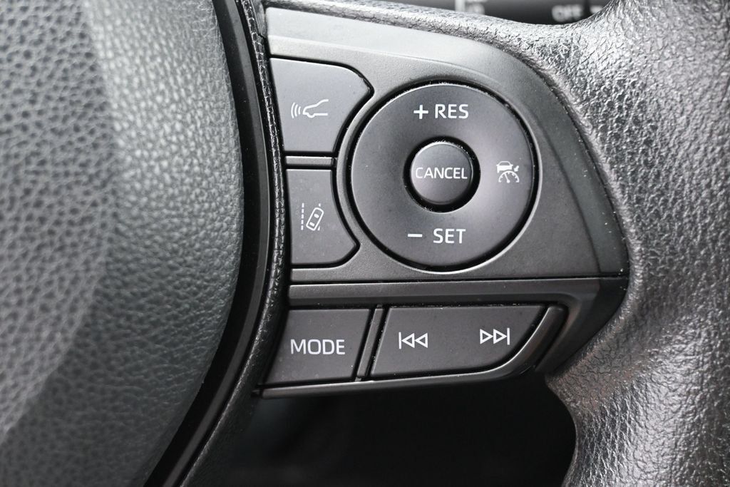 Used 2020 Toyota RAV4 LE w/ Carpet Mat Package AWD/4WD image 17