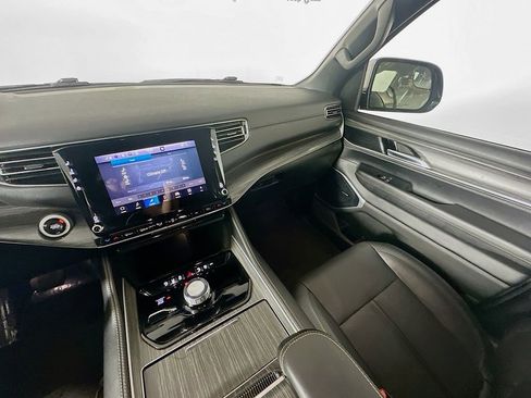 Used 2024 Jeep Wagoneer Series II w/ Flexible Seating Group image 11