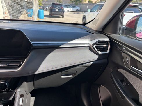 Used 2025 Chevrolet TrailBlazer LT image 35