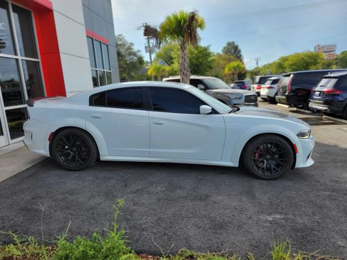 Used 2019 Dodge Charger Scat Pack w/ Dynamics Package RWD image 8