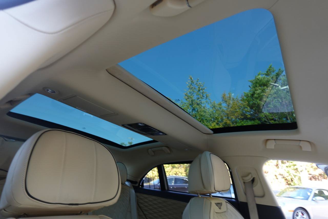 Used 2022 Bentley Flying Spur V8 AWD/4WD image 14