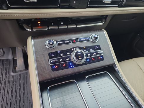 Used 2020 Lincoln Aviator Reserve w/ Equipment Group 201A AWD/4WD image 28
