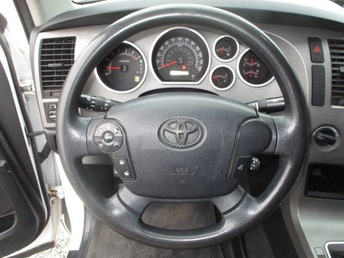 Used 2011 Toyota Tundra 4x4 CrewMax image 15