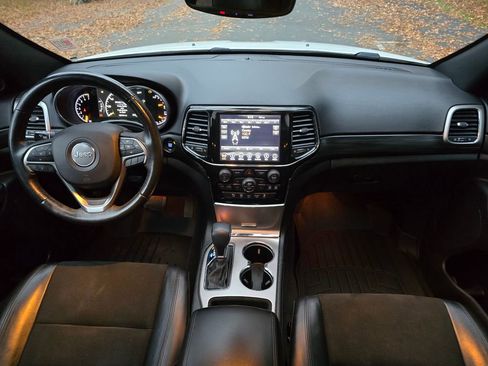 Used 2019 Jeep Grand Cherokee Altitude image 17