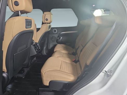 Certified 2025 Land Rover Discovery Dynamic SE image 12